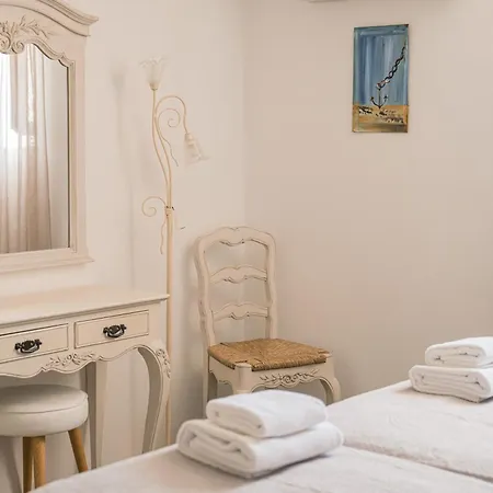 Mare Lejlighed Ampelas